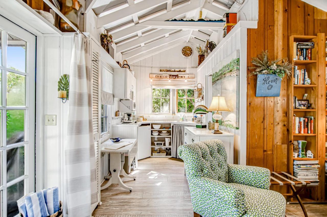 Baby Breezy Tree House Hotel Demere Park Bagian luar foto
