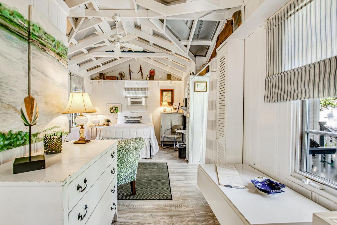 Baby Breezy Tree House Hotel Demere Park Bagian luar foto