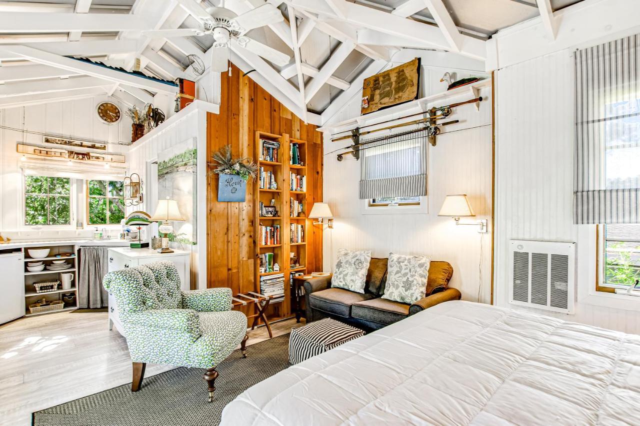 Baby Breezy Tree House Hotel Demere Park Bagian luar foto