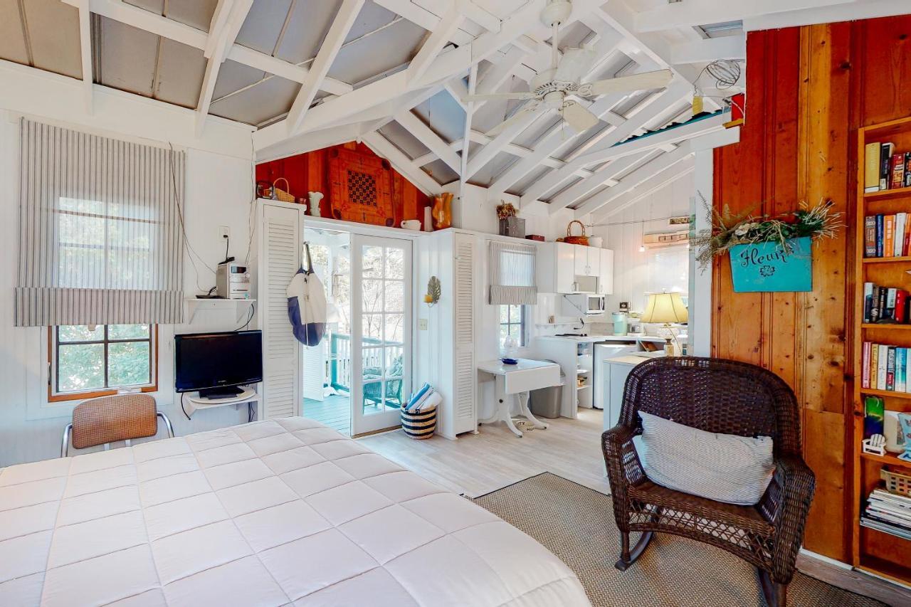 Baby Breezy Tree House Hotel Demere Park Bagian luar foto