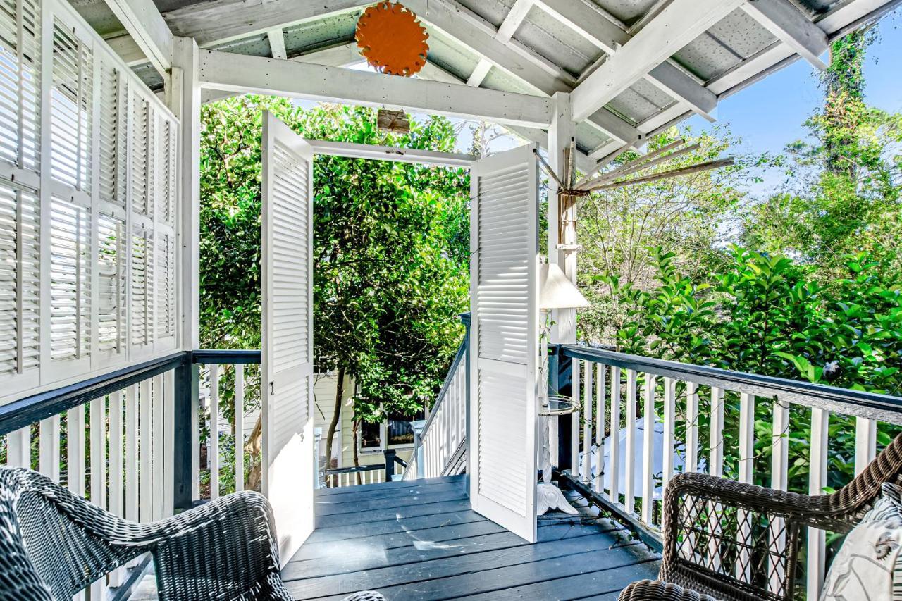 Baby Breezy Tree House Hotel Demere Park Bagian luar foto