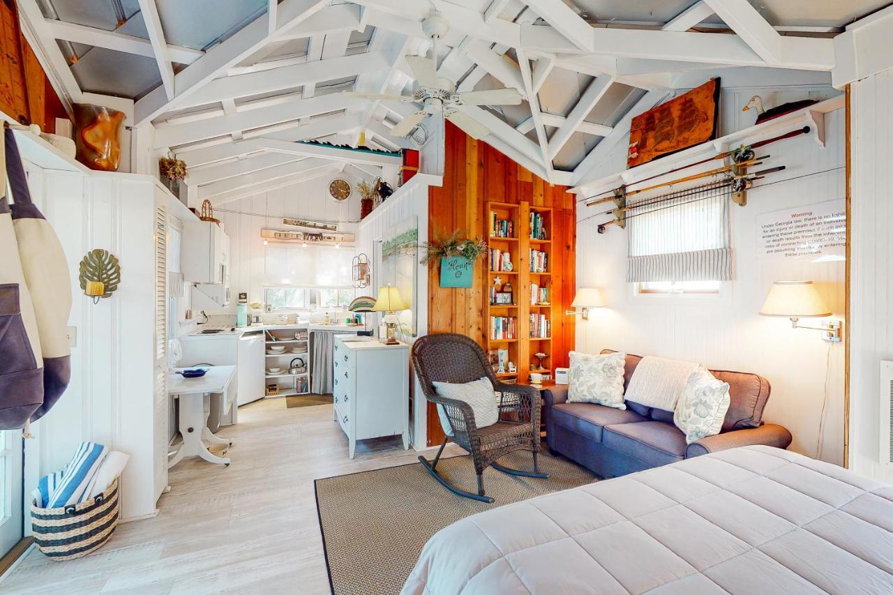 Baby Breezy Tree House Hotel Demere Park Bagian luar foto