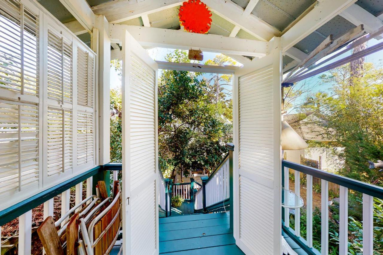 Baby Breezy Tree House Hotel Demere Park Bagian luar foto